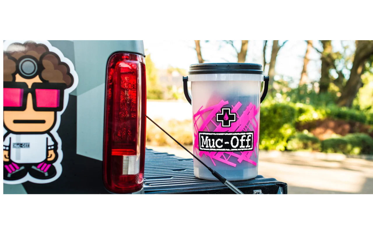 Muc-Off Dirt Bucket with Filth Filter Bundle - Image 10